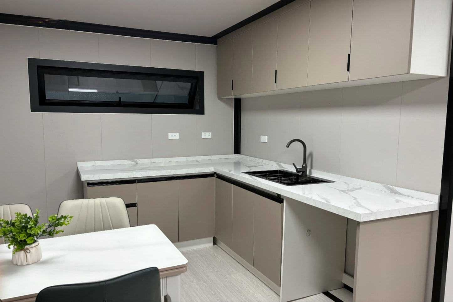Portable Prefab Tiny Home for Sale 40ft Expandable Modular Homes with 3 Bedrooms 1 Kitchen & Bathroom, Customizable Mobile Container Foldable Tiny Houses to Live in for Adult